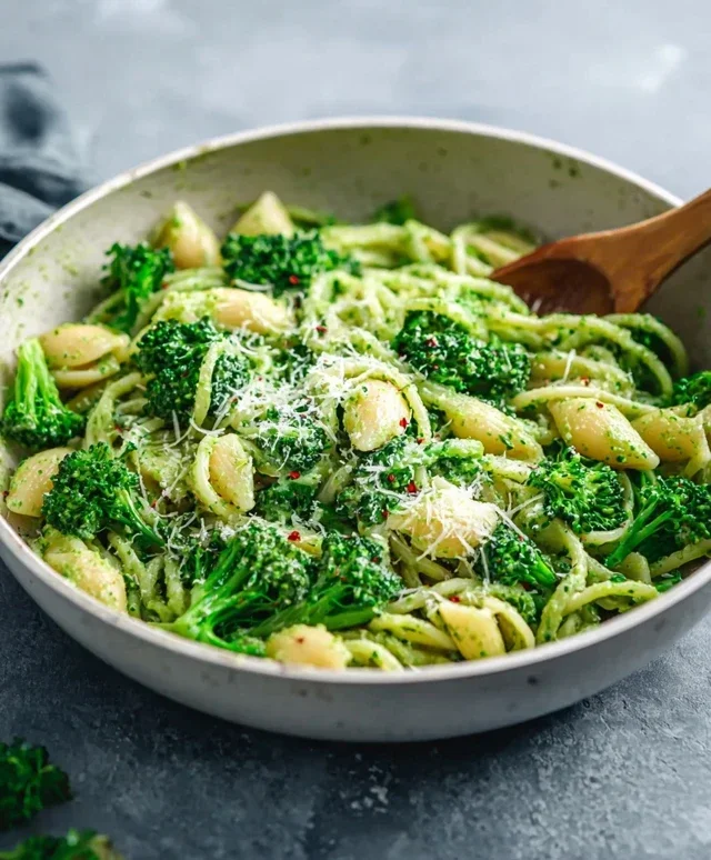 Light and Healthy Broccoli Pasta